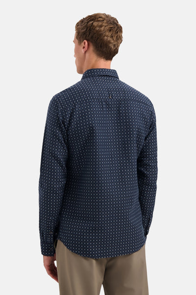 Chemise à manches longues bleue de NO EXCESS avec motif quadrillé fin, vue de dos.
