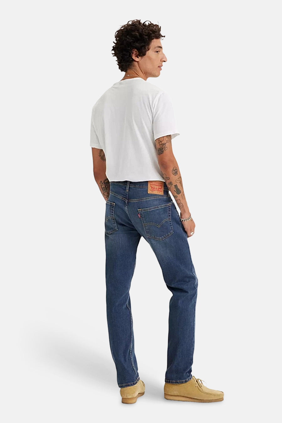 Middelblauwe, taps toelopende jeans van Levi's®, in klassiek denim.