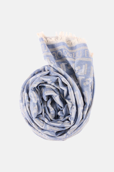 Foulard bleu de LIU JO, enroulé sur lui-même avec motif texturé et franges décoratives.
