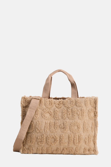 Sac à bandoulière beige en fausse fourrure de Liu Jo, avec motif de logo en relief et bandoulière en toile.
