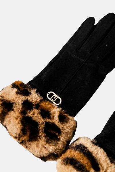 Gants noirs de LIU JO avec poignets en fausse fourrure motif léopard et ornement métallique.