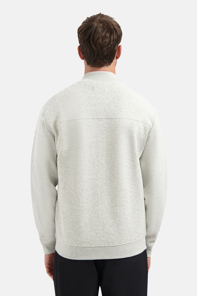 Beige sweatshirt van NO EXCESS, achterkant, met subtiele textuur en details op de schouders.