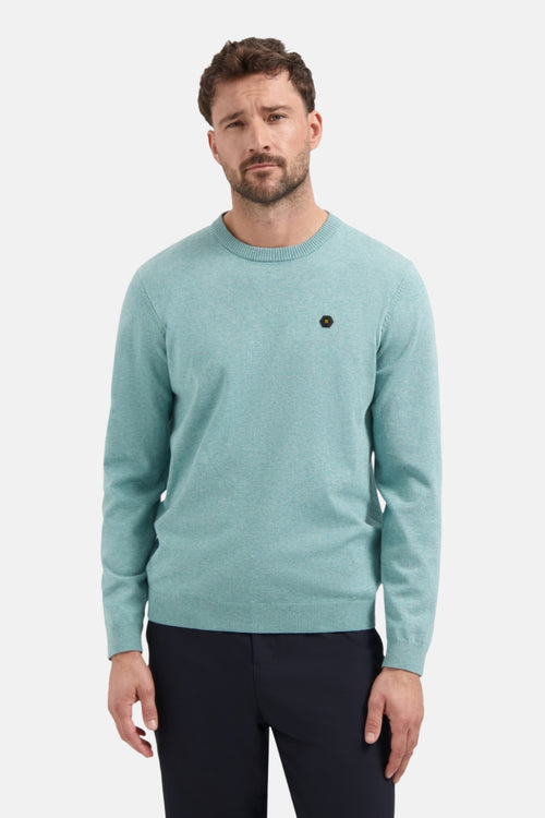 Ronde hals trui blauw van NO EXCESS, met een zeshoekige patch op de borst.
