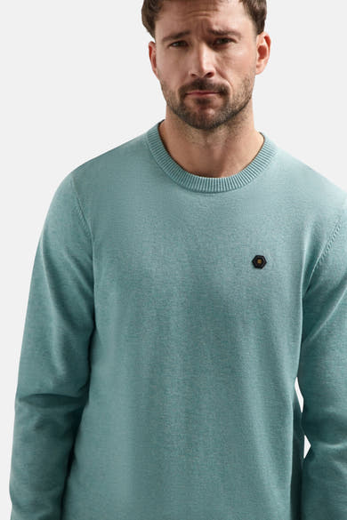 Ronde hals trui blauw van NO EXCESS, met een klein zeshoekig logo op de borst.