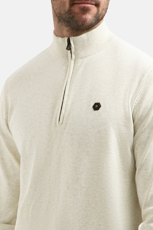 Pull à col roulé beige de NO EXCESS, avec fermeture éclair partielle et logo discret sur la poitrine.