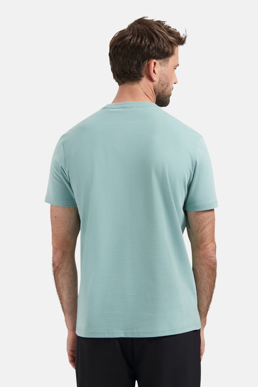 Blauw T-shirt met korte mouwen van NO EXCESS, achterkant, gedragen met een zwarte broek.