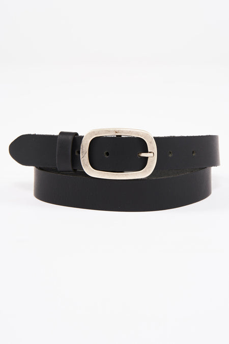Ceinture noire en cuir de Legend, avec une boucle ovale argentée.