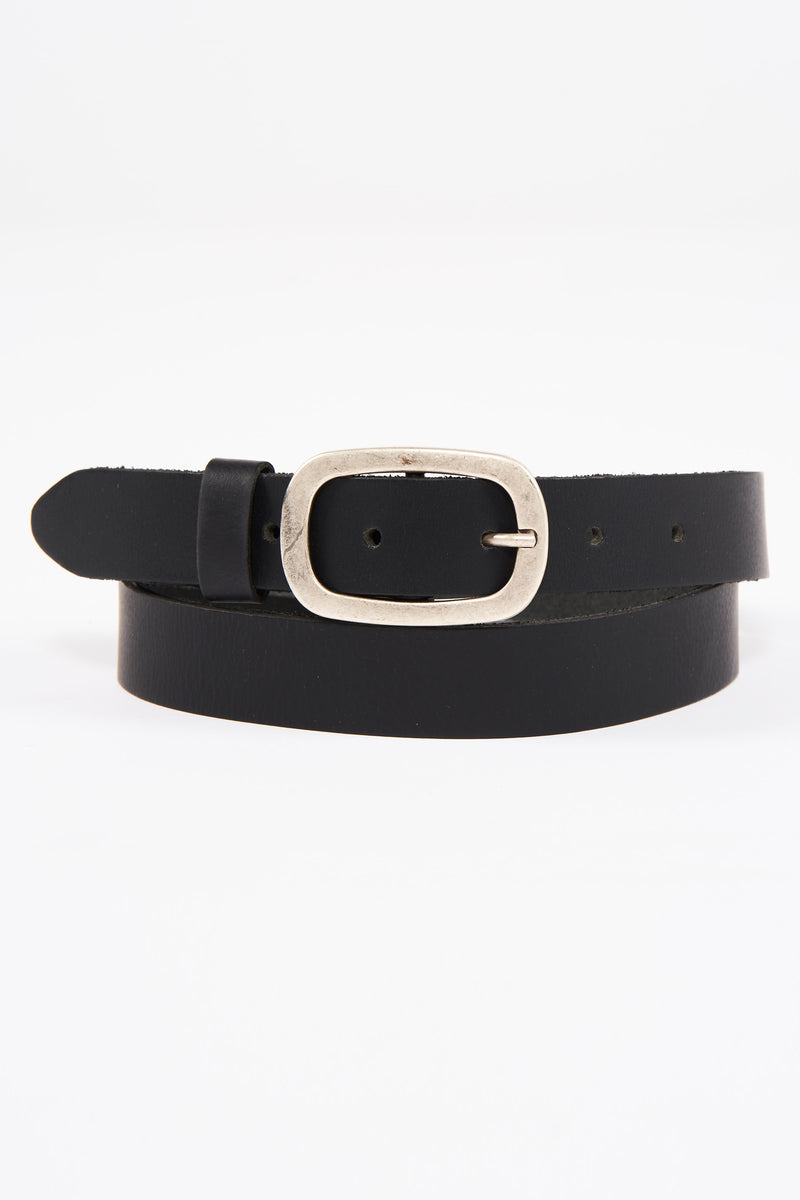 Ceinture noire en cuir de Legend, avec une boucle ovale argentée.