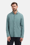 Chemise à manches longues bleue de NO EXCESS, avec une texture subtile et des boutons assortis.