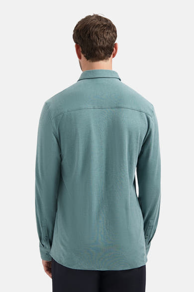 Chemise à manches longues bleue de NO EXCESS, vue de dos, avec empiècement aux épaules.
