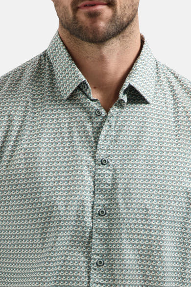 Chemise à manches longues multicolore de NO EXCESS, avec un motif géométrique et une patte de boutonnage.
