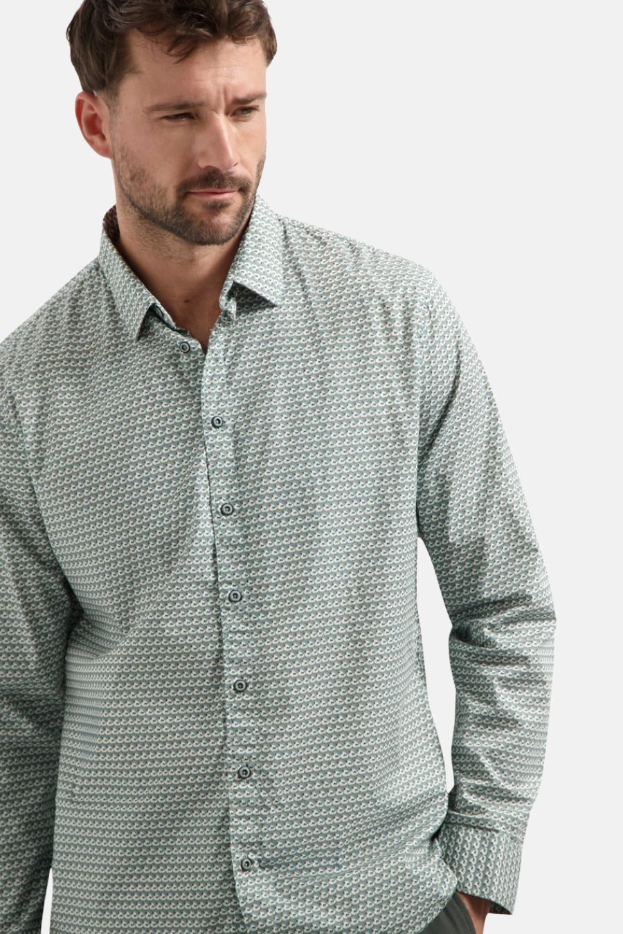 Chemise à manches longues multicolore de NO EXCESS, avec motif géométrique complexe.