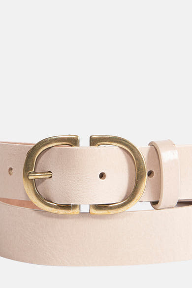 Ceinture écru de Legend avec boucle ovale dorée.