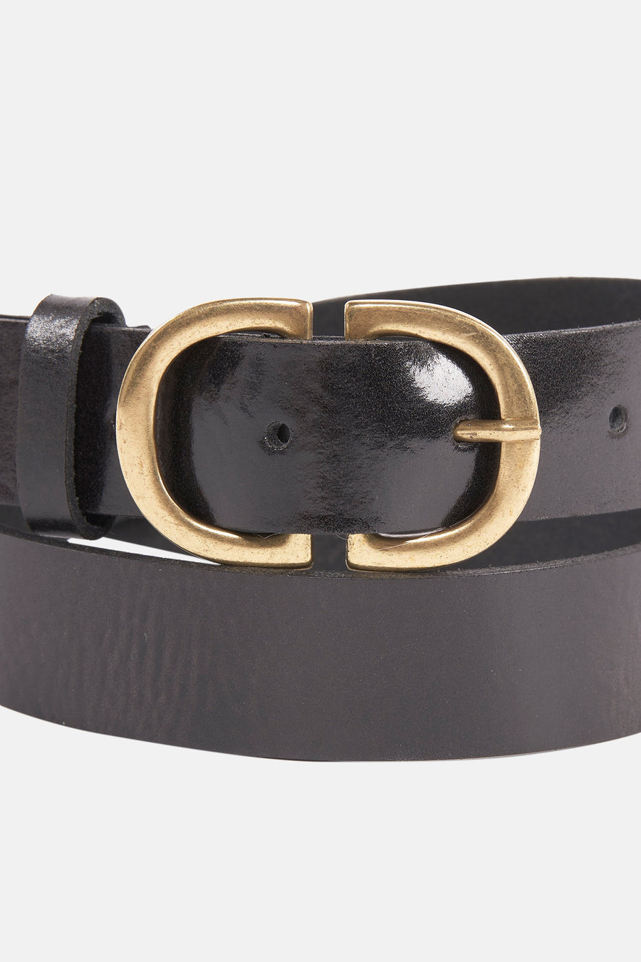 Ceinture noire en cuir de Legend, avec boucle ovale en métal doré vieilli.