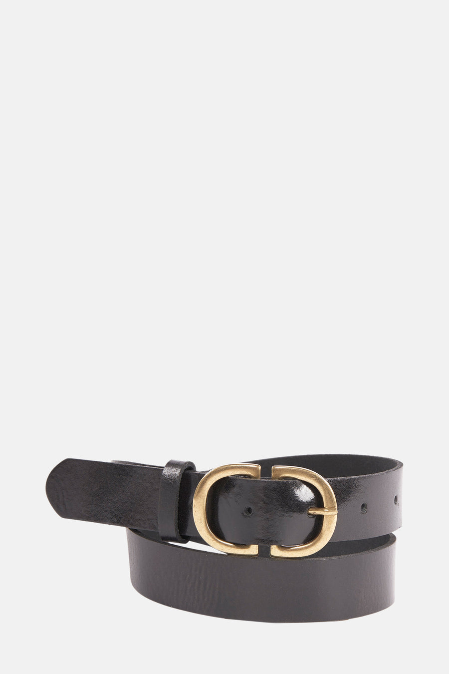 Ceinture noire en cuir de Legend, boucle dorée en forme de C, enroulée sur fond uni.
