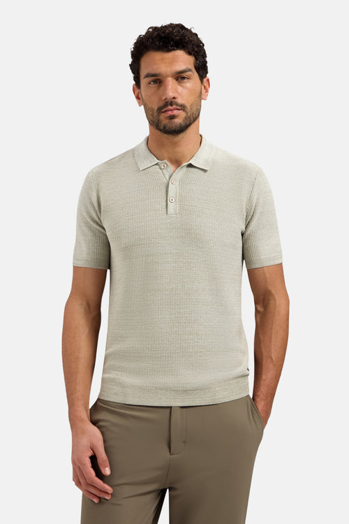 Taupe trui van NO EXCESS, in getextureerd breisel met polokraag en knoopsluiting.