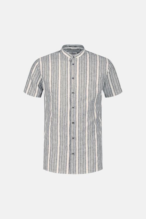 Chemise à manches courtes rayée multicolore de NO EXCESS, avec col mao et patte de boutonnage.