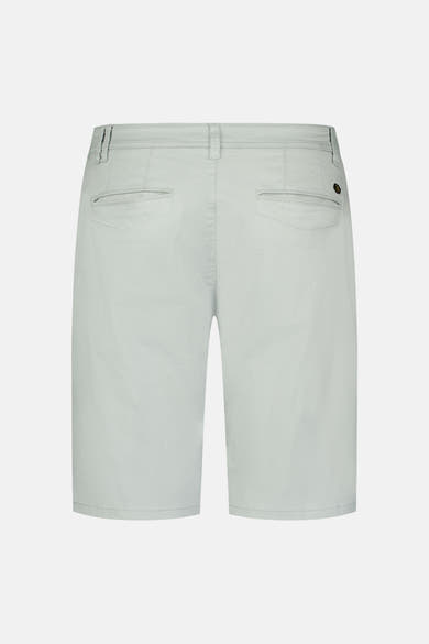 Korte, zeer lichte broek van NO EXCESS met twee paspelzakken aan de achterkant en een knoop, achterzijde.