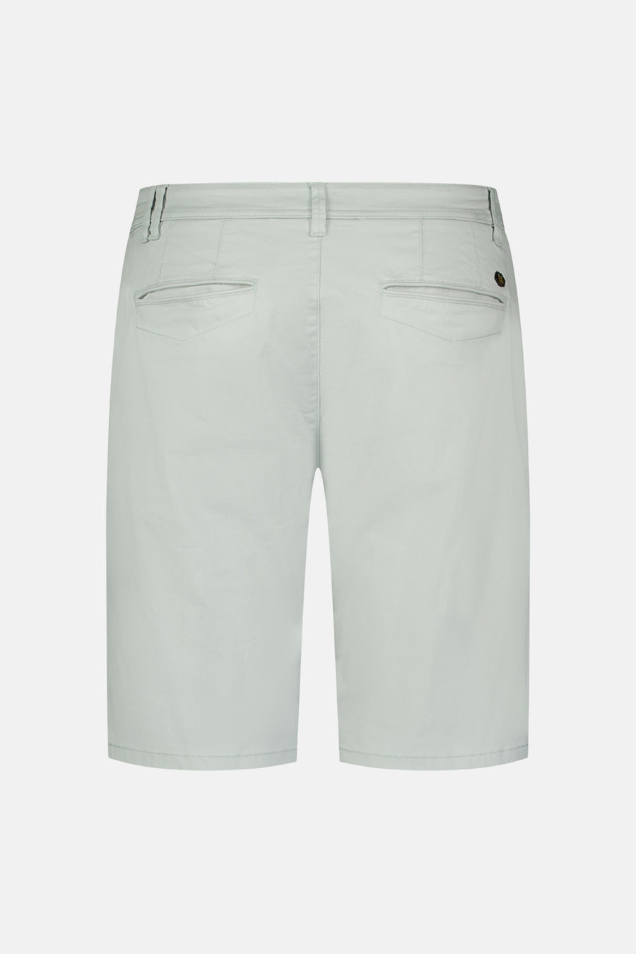 Korte, zeer lichte broek van NO EXCESS met twee paspelzakken aan de achterkant en een knoop, achterzijde.