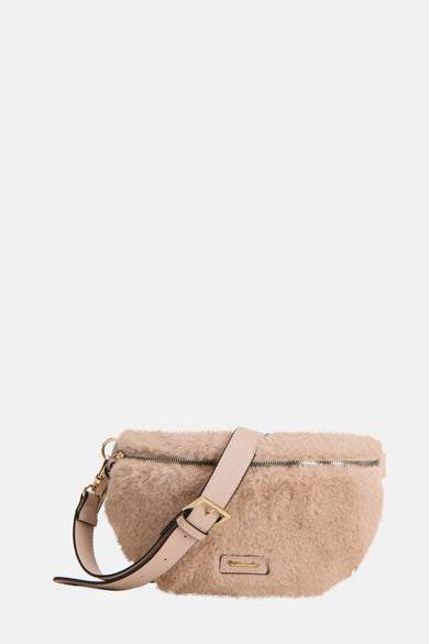 Beige schoudertas van imitatiebont van TAMARIS met schouderriem van imitatieleer, ritssluiting en gesp.