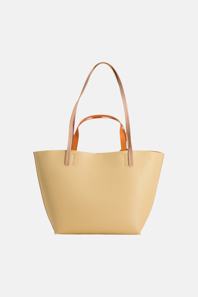 Sac à main jaune de Tamaris avec des anses contrastantes orange et beige.