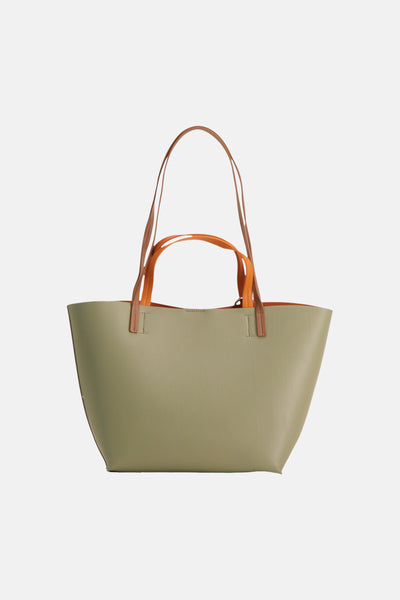 Sac à main vert olive de TAMARIS, avec double anse en cuir marron et orange.
