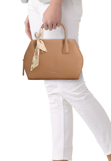 Sac à main brun en similicuir de Tamaris, avec un foulard à motif floral noué sur une anse.

