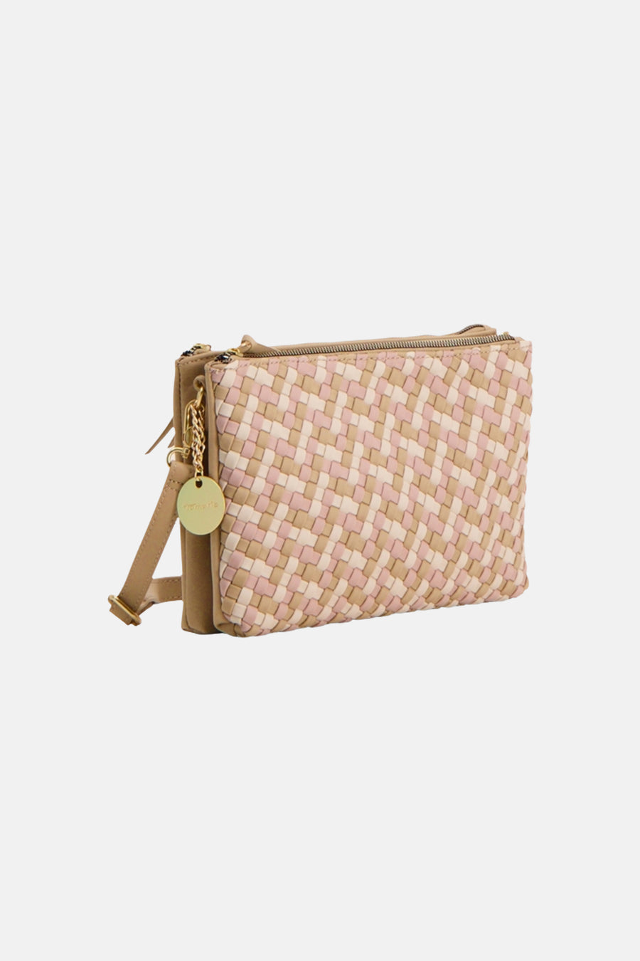 Sac à main multicolore de TAMARIS tressé rose et beige avec une breloque dorée et une bandoulière.