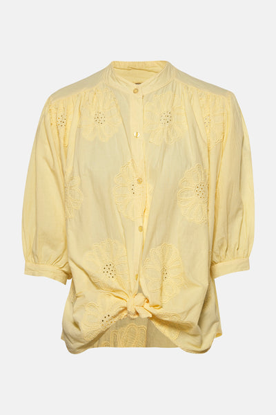 Chemisier jaune à manches longues de Terra di Siena avec broderies florales et fermeture boutonnée nouée.
