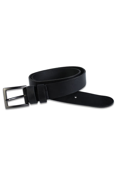 Ceinture noire par Petrol Industries® en cuir, avec boucle métallique, enroulée sur fond blanc.