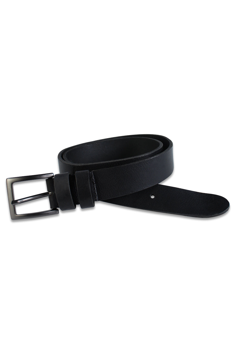 Ceinture noire par Petrol Industries® en cuir, avec boucle métallique, enroulée sur fond blanc.