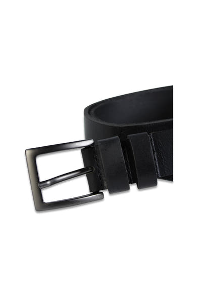 Ceinture noire en cuir par Petrol Industries®, boucle rectangulaire en métal foncé.