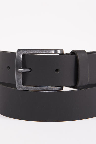 Ceinture noire en cuir de Petrol Industries, avec boucle en métal vieilli.