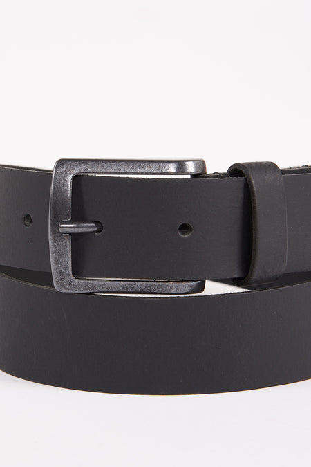 Ceinture noire en cuir de Petrol Industries, avec boucle en métal vieilli.