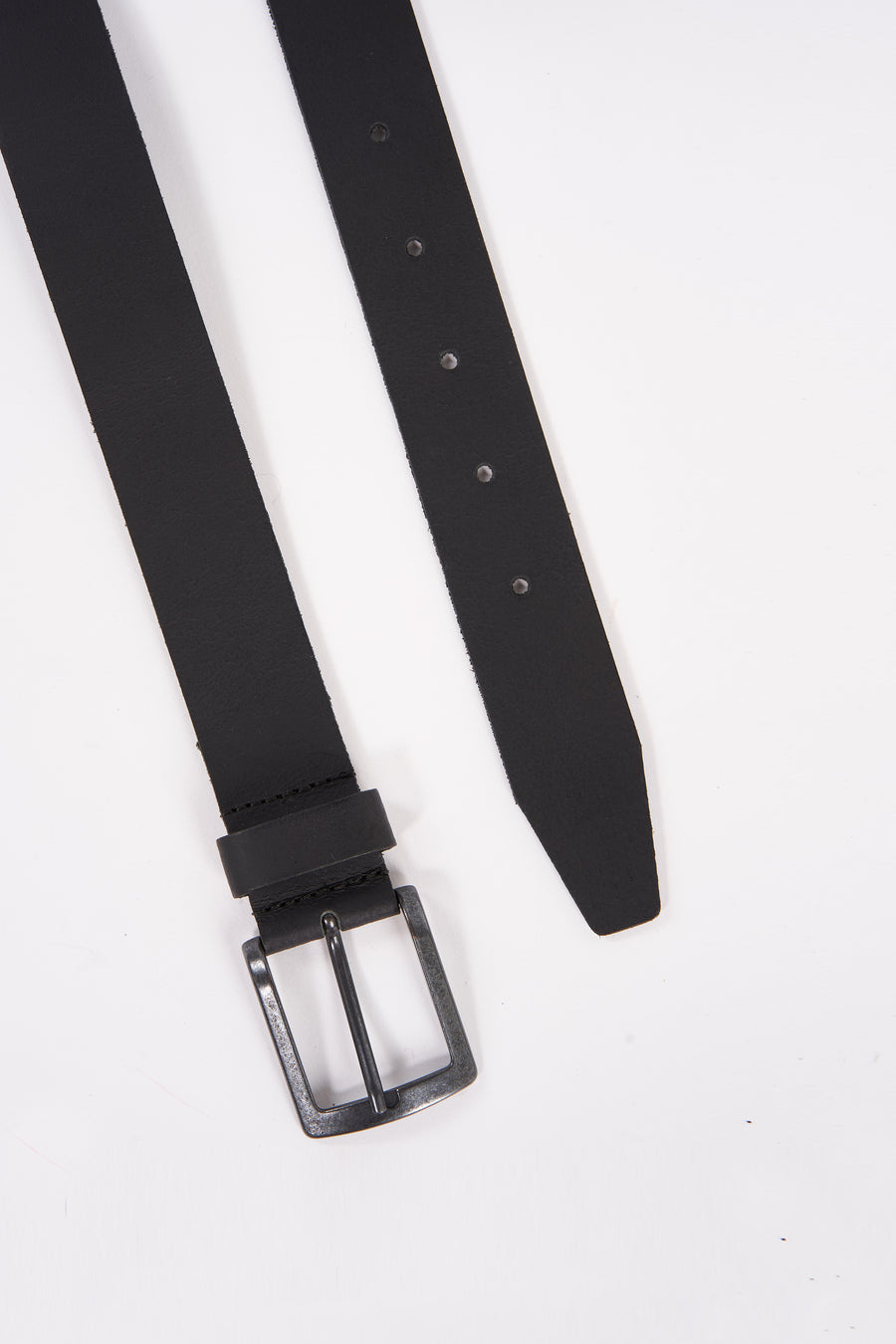 Ceinture noire en cuir de Petrol Industries avec boucle argentée vieillie.