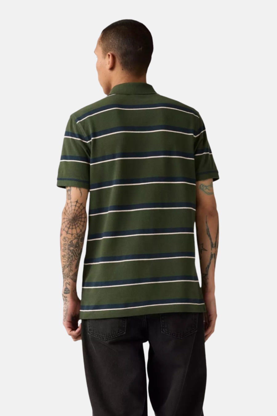Polo à manches courtes vert par Levi's® avec rayures blanches et marine, vu de dos.