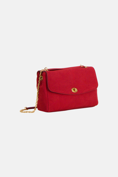 Sac à bandoulière rouge MANGO matelassé avec chaîne et fermoir dorés.