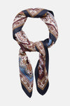 Foulard multicolore à motifs paisley et bordure marine par MANGO, tissu soyeux, vue frontale