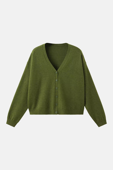 Cardigan vert en maille fine à col en V par MANGO, boutonné, coupe ample, vue de face