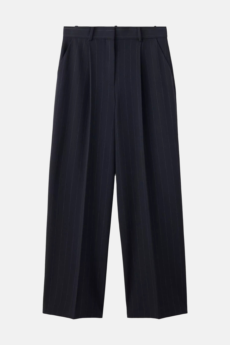 Pantalon de costume bleu marine à fines rayures verticales, par MANGO, coupe droite avec plis devant, vue frontale.