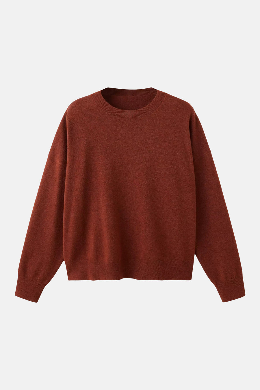 Pull col rond brun en maille douce de MANGO, coupe ample, vue de face sur fond clair