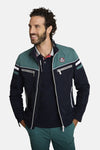 Blauwe blazer van DELAHAYE, met groene inzetstukken en witte strepen op de mouwen, achterzicht.