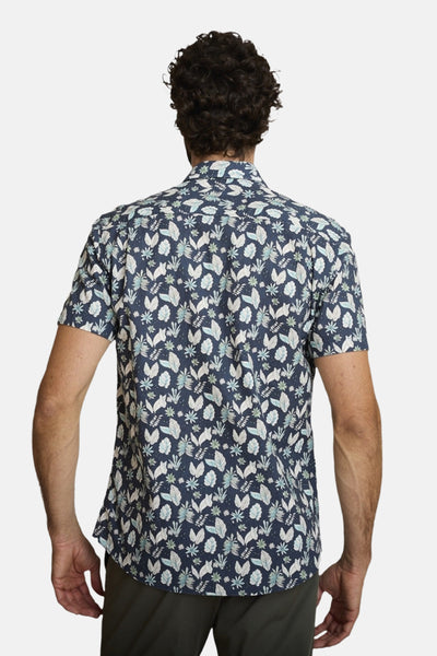 Chemise à manches courtes bleue de DELAHAYE, avec un imprimé floral et un col boutonné, vue de dos.
