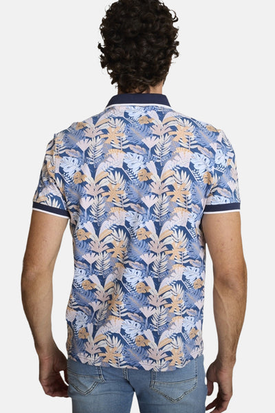 Polo bleu de DELAHAYE avec imprimé de feuilles exotiques multicolores, col et bordures de manches contrastés, vue arrière.
