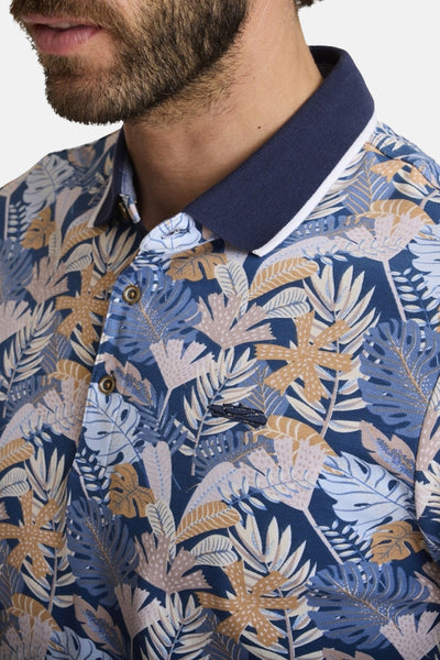 Blauw DELAHAYE poloshirt met bladerpatroon, met marineblauwe kraag en bruine knopen.