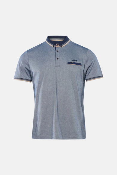 Polo bleu de DELAHAYE avec col à motifs, patte de boutonnage et poche poitrine décorée.