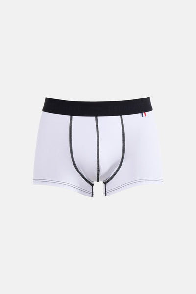 Witte boxer van DELAHAYE, met een zwart gelogoïsche tailleband en een klein driekleurig label.