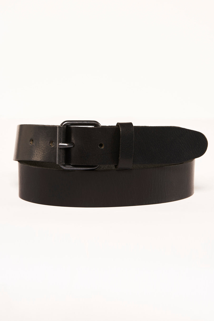 Ceinture noire de Petrol Industries, boucle en métal sombre et passant ton sur ton.