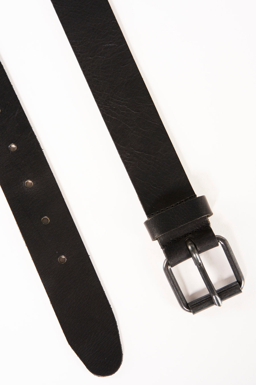 Ceinture noire de Petrol Industries, en cuir avec une boucle en métal argenté.