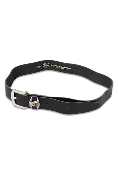 Ceinture noire en cuir de Petrol Industries, avec boucle argentée et logo de la marque.